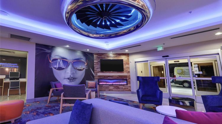 La Quinta Inn & Suites Dallas Love Field Lobby