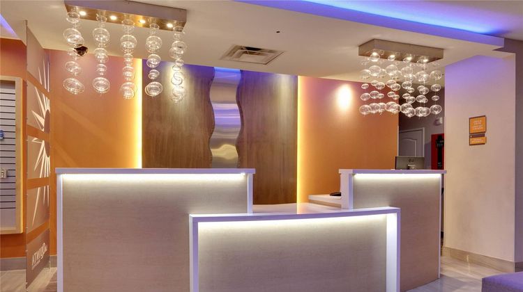 La Quinta Inn & Suites Dallas Love Field Lobby