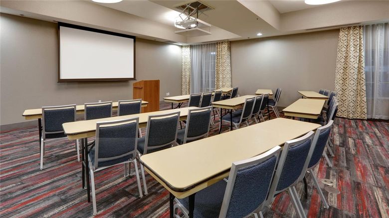 <b>La Quinta Inn & Suites Dallas Love Field Meeting</b>. Images powered by <a href="https://iceportal.shijigroup.com/" title="IcePortal" target="_blank">IcePortal</a>.