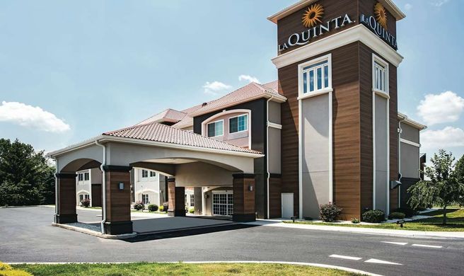 La Quinta Inn & Suites Chambersburg Exterior