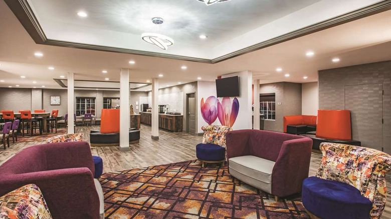 <b>La Quinta Inn & Suites Chambersburg Lobby</b>. Images powered by <a href="https://iceportal.shijigroup.com/" title="IcePortal" target="_blank">IcePortal</a>.