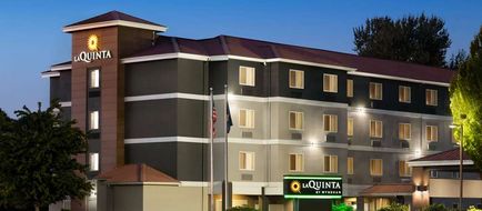 La Quinta Inn & Suites Salem Exterior