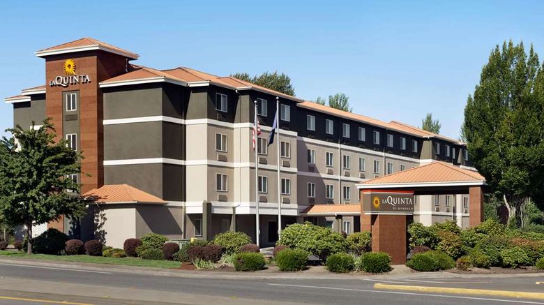 <b>La Quinta Inn & Suites Salem Exterior</b>. Images powered by <a href="https://iceportal.shijigroup.com/" title="IcePortal" target="_blank">IcePortal</a>.