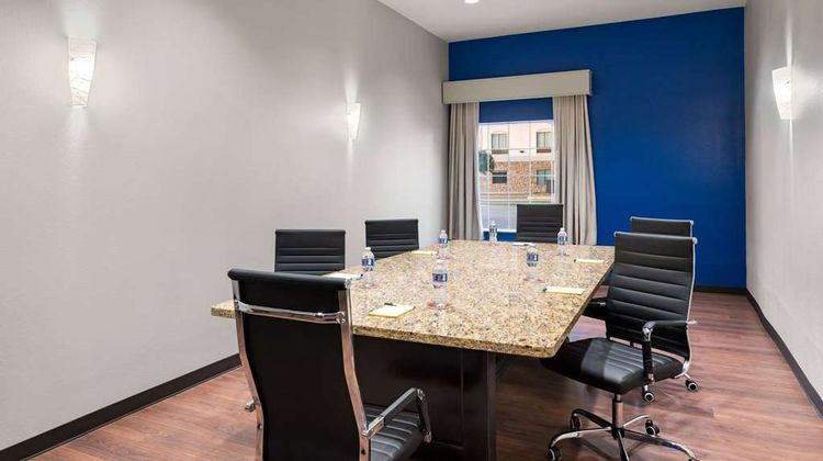 La Quinta Inn & Suites Denton Meeting