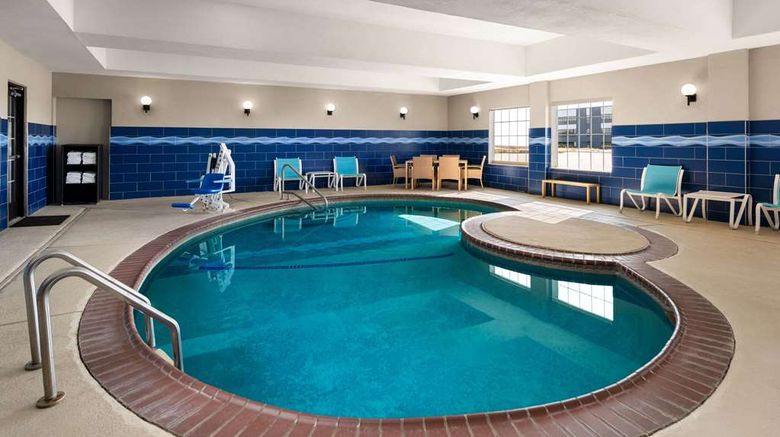 <b>La Quinta Inn & Suites Denton Pool</b>. Images powered by <a href="https://iceportal.shijigroup.com/" title="IcePortal" target="_blank">IcePortal</a>.