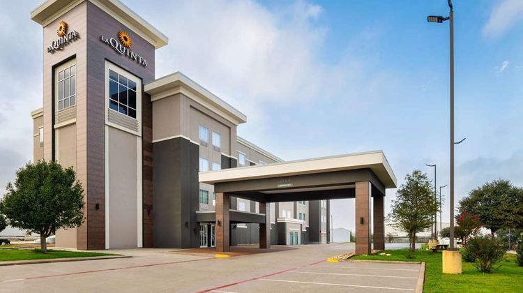 La Quinta Inn & Suites Denton Exterior