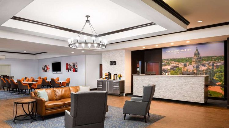 La Quinta Inn & Suites Denton Lobby