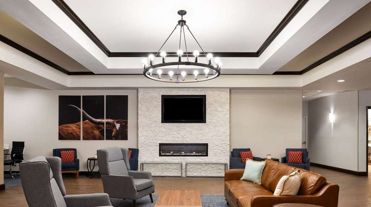 La Quinta Inn & Suites Denton Lobby