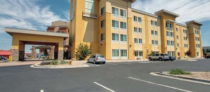 La Quinta Inn & Suites Gateway Park Exterior