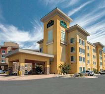 La Quinta Inn & Suites Gateway Park Exterior