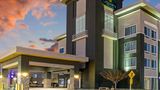 La Quinta Inn & Suites Gateway Park Exterior