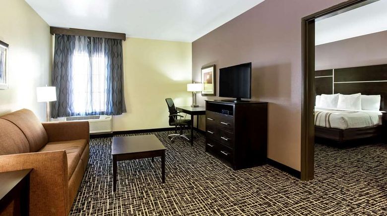<b>La Quinta Inn & Suites Gateway Park Suite</b>. Images powered by <a href="https://iceportal.shijigroup.com/" title="IcePortal" target="_blank">IcePortal</a>.