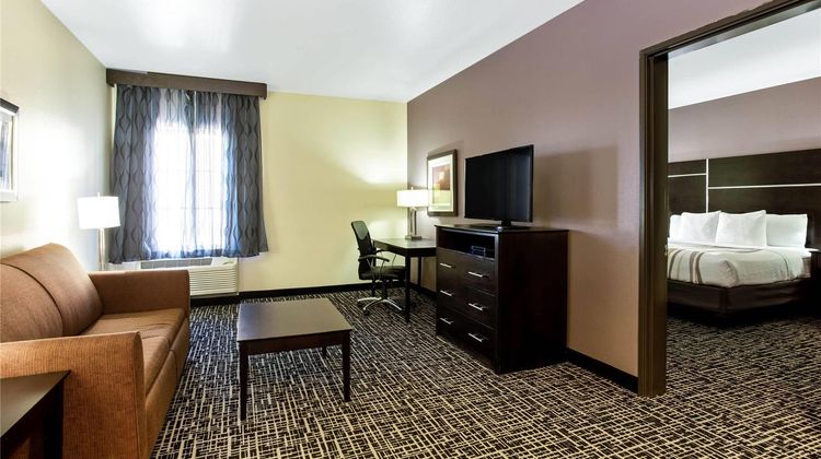 La Quinta Inn & Suites Gateway Park Suite