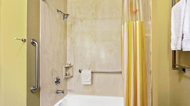 La Quinta Inn & Suites Gateway Park Room