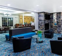 La Quinta Inn & Suites Gateway Park Lobby