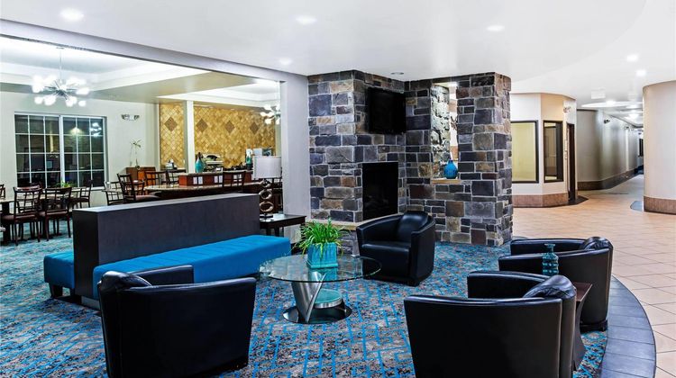 La Quinta Inn & Suites Gateway Park Lobby