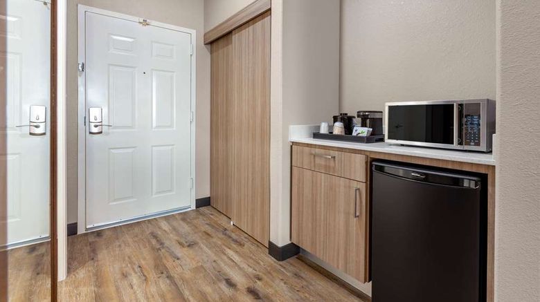 <b>La Quinta Inn and Suites Channelview Room</b>. Images powered by <a href="https://iceportal.shijigroup.com/" title="IcePortal" target="_blank">IcePortal</a>.