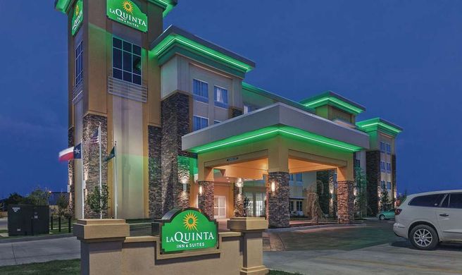 La Quinta Inn & Stes MSU Area Exterior