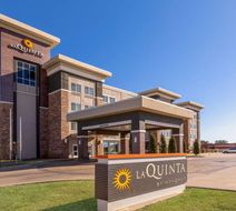 La Quinta Inn & Stes MSU Area Exterior