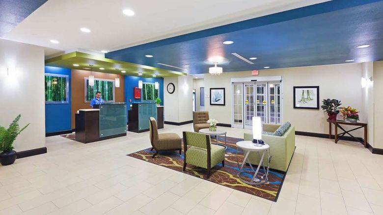 <b>La Quinta Inn & Suites Floresville Lobby</b>. Images powered by <a href="https://iceportal.shijigroup.com/" title="IcePortal" target="_blank">IcePortal</a>.