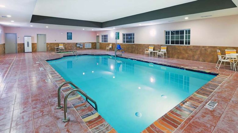 <b>La Quinta Inn & Suites Floresville Pool</b>. Images powered by <a href="https://iceportal.shijigroup.com/" title="IcePortal" target="_blank">IcePortal</a>.