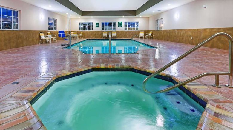 <b>La Quinta Inn & Suites Floresville Pool</b>. Images powered by <a href="https://iceportal.shijigroup.com/" title="IcePortal" target="_blank">IcePortal</a>.