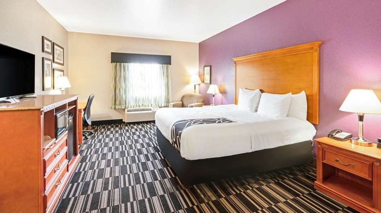 <b>La Quinta Inn & Suites Ada Room</b>. Images powered by <a href="https://iceportal.shijigroup.com/" title="IcePortal" target="_blank">IcePortal</a>.