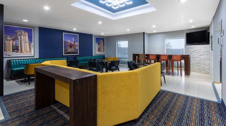<b>La Quinta Inn & Suites Columbus West Lobby</b>. Images powered by <a href="https://iceportal.shijigroup.com/" title="IcePortal" target="_blank">IcePortal</a>.