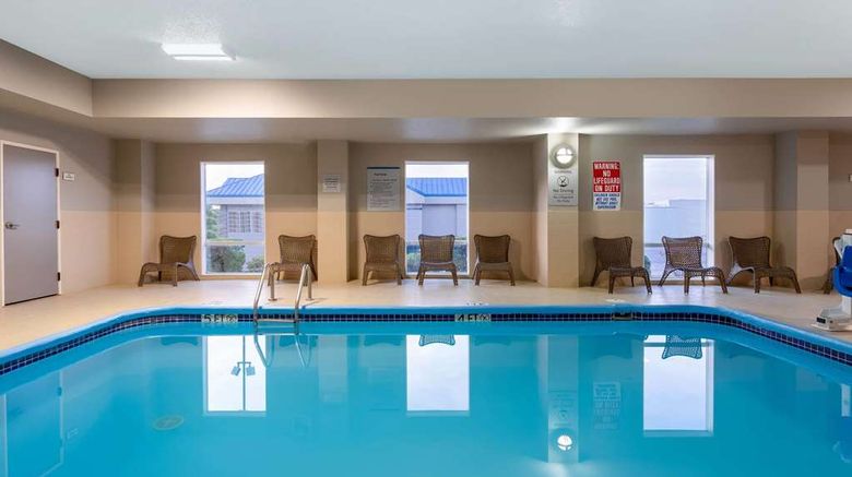<b>La Quinta Inn & Suites Columbus West Pool</b>. Images powered by <a href="https://iceportal.shijigroup.com/" title="IcePortal" target="_blank">IcePortal</a>.