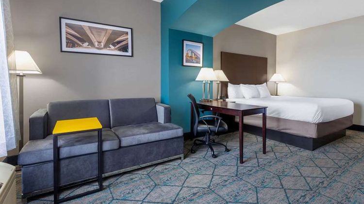 La Quinta Inn & Suites Columbus West Suite