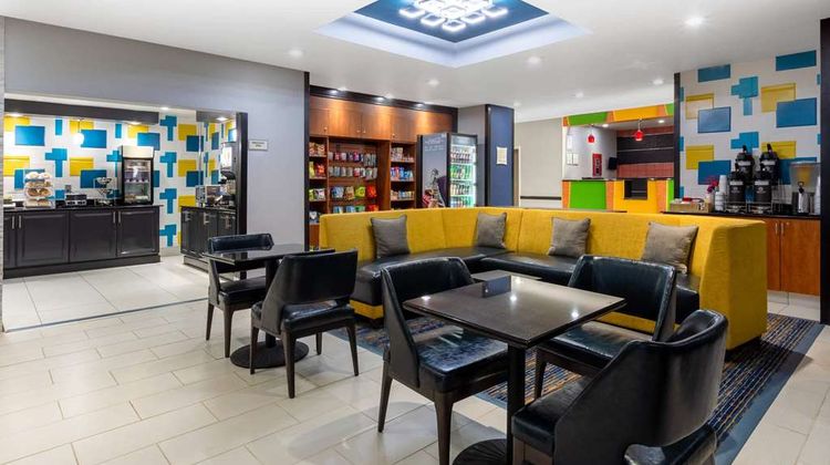 La Quinta Inn & Suites Columbus West Lobby