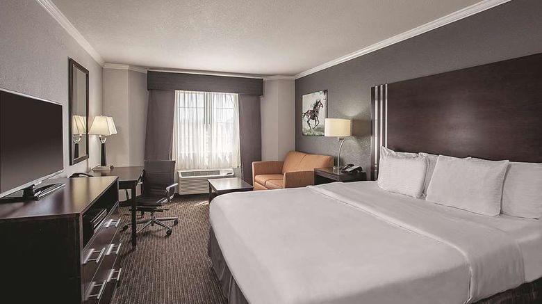 <b>La Quinta Inn & Suites Davis Room</b>. Images powered by <a href="https://iceportal.shijigroup.com/" title="IcePortal" target="_blank">IcePortal</a>.