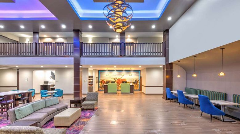 <b>La Quinta Inn & Suites Tyler University Lobby</b>. Images powered by <a href="https://iceportal.shijigroup.com/" title="IcePortal" target="_blank">IcePortal</a>.