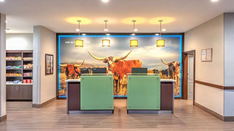 La Quinta Inn & Suites Tyler University Lobby