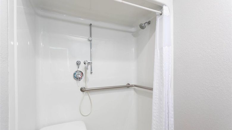 <b>La Quinta Inn & Suites Tampa Central Room</b>. Images powered by <a href="https://iceportal.shijigroup.com/" title="IcePortal" target="_blank">IcePortal</a>.