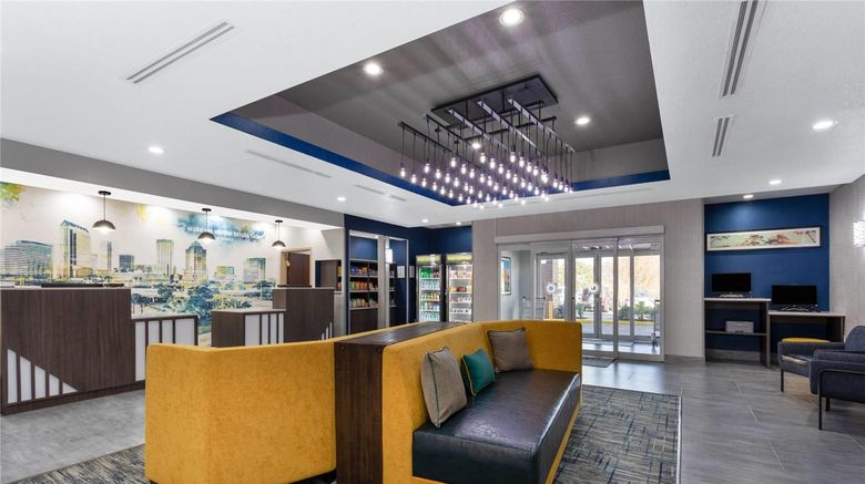 <b>La Quinta Inn & Suites Tampa Central Lobby</b>. Images powered by <a href="https://iceportal.shijigroup.com/" title="IcePortal" target="_blank">IcePortal</a>.