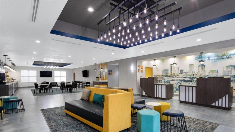 <b>La Quinta Inn & Suites Tampa Central Lobby</b>. Images powered by <a href="https://iceportal.shijigroup.com/" title="IcePortal" target="_blank">IcePortal</a>.