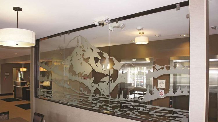 La Quinta Inn & Suites Bellingham Lobby