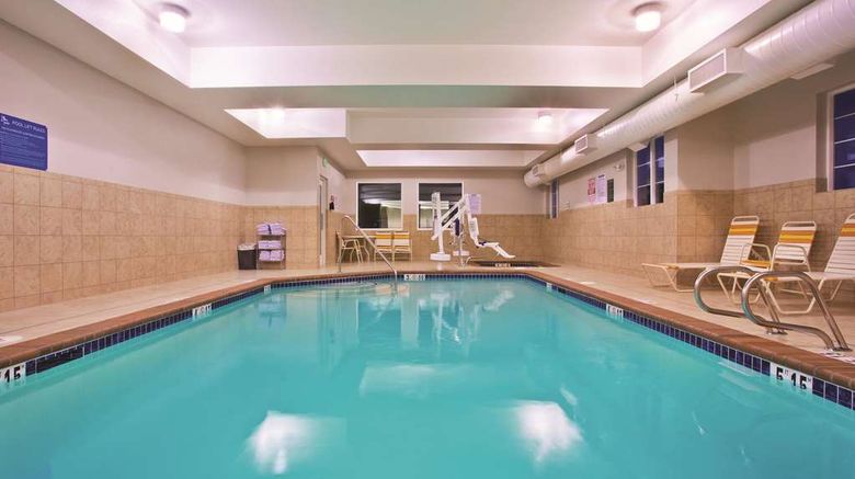 <b>La Quinta Inn & Suites Bellingham Pool</b>. Images powered by <a href="https://iceportal.shijigroup.com/" title="IcePortal" target="_blank">IcePortal</a>.