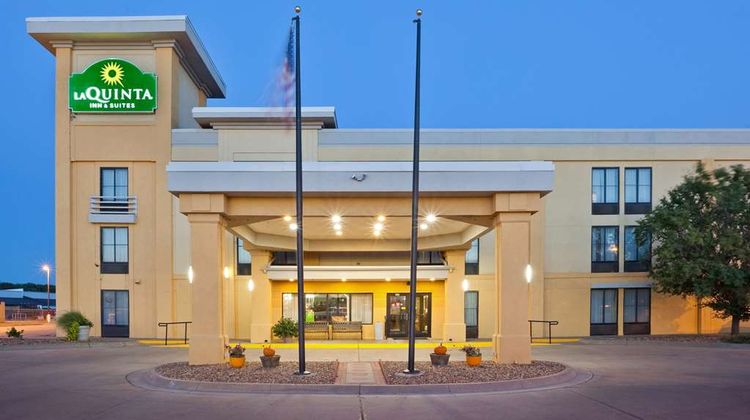 La Quinta Inn & Suites Salina Exterior