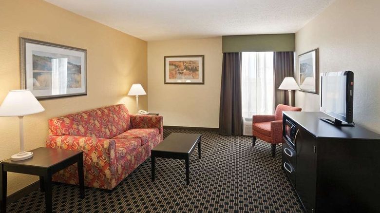 <b>La Quinta Inn & Suites Salina Suite</b>. Images powered by <a href="https://iceportal.shijigroup.com/" title="IcePortal" target="_blank">IcePortal</a>.