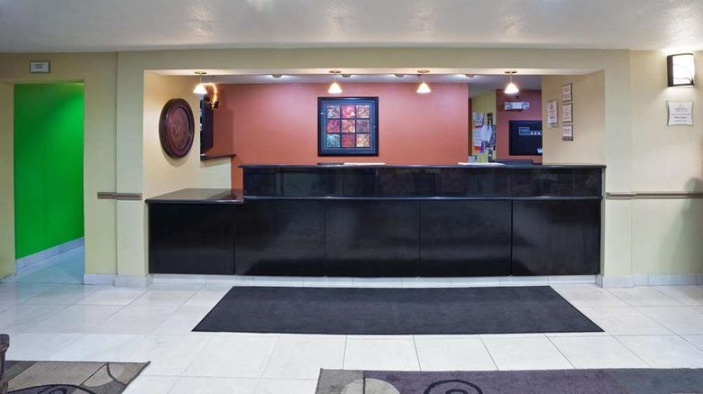<b>La Quinta Inn & Suites Salina Lobby</b>. Images powered by <a href="https://iceportal.shijigroup.com/" title="IcePortal" target="_blank">IcePortal</a>.