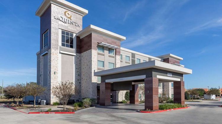 La Quinta Inn & Suites NW Beltway 8 Exterior