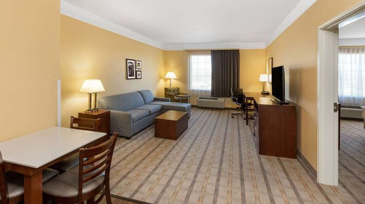 La Quinta Inn & Suites NW Beltway 8 Suite