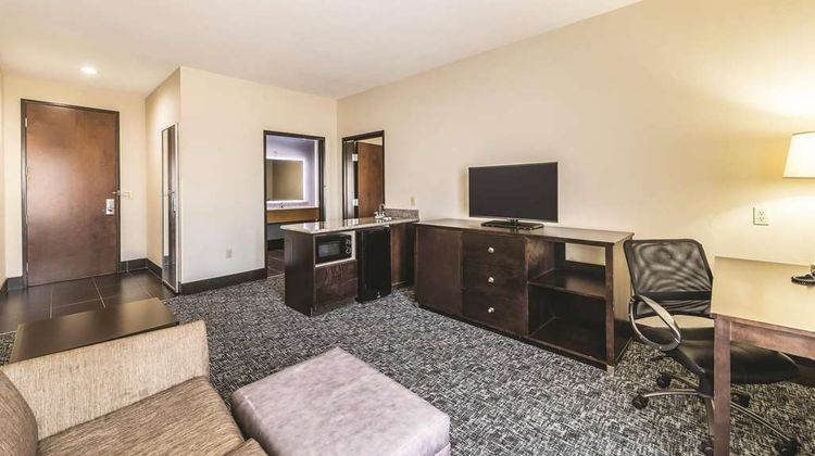 La Quinta Inn Ste Catoosa Suite