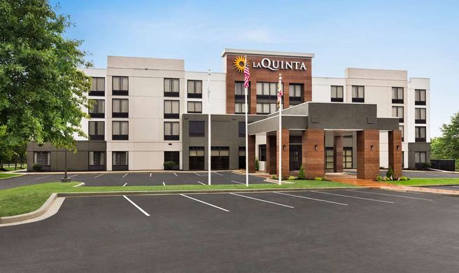 La Quinta Inn & Suites Newark - Elkton Exterior