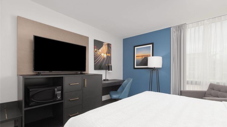 La Quinta Inn & Suites Dallas I-35 Suite