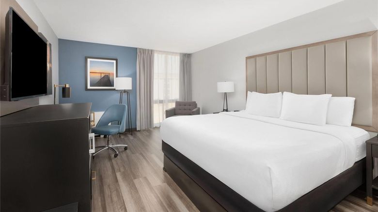 <b>La Quinta Inn & Suites Dallas I-35 Suite</b>. Images powered by <a href="https://iceportal.shijigroup.com/" title="IcePortal" target="_blank">IcePortal</a>.