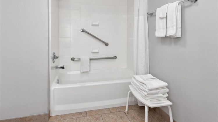 La Quinta Inn & Suites Dallas I-35 Room