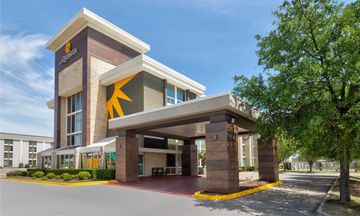 La Quinta Inn & Suites Dallas I-35